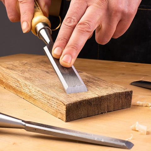 Hawerk solid blade with sharp edges and fine grinding for clean finishes.