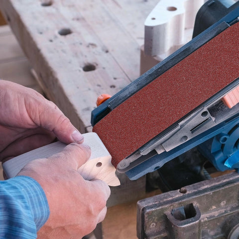 Heigble gift-ready sandpaper roll for woodworkers and hobbyists.