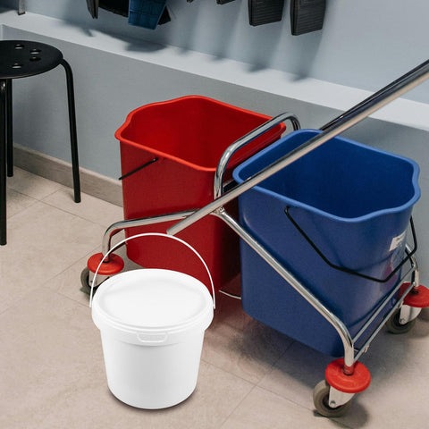 Rugged Hemoton 2L pail with smooth surface and lid.