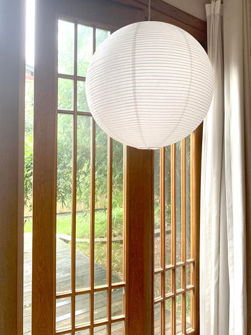 Henjjras close-up material image highlights paper and steel wire craftsmanship.