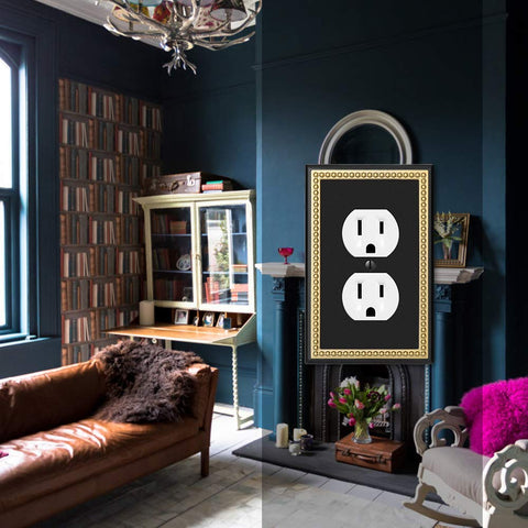 Henne Bery wall plate with screws included for easy installation.