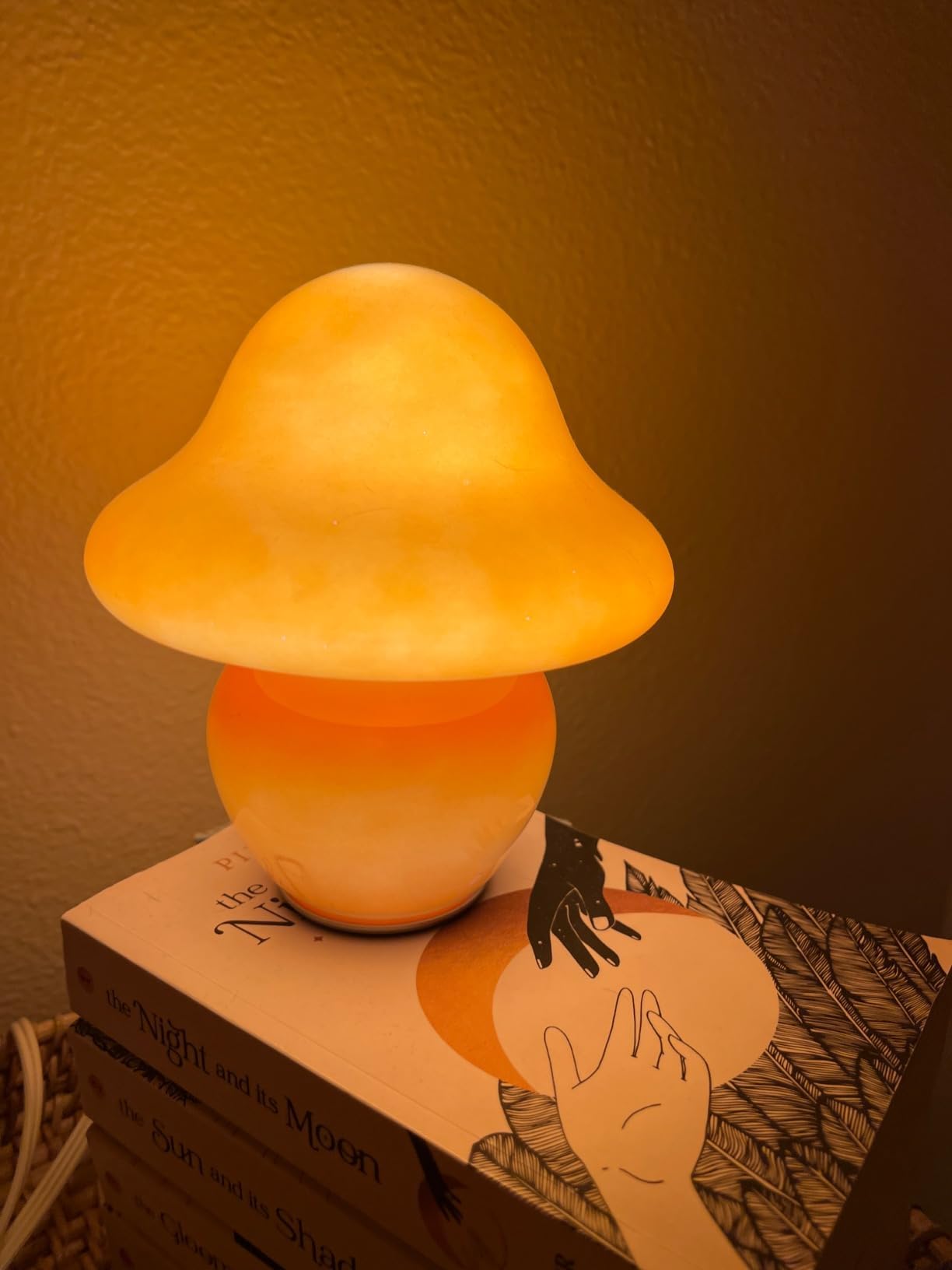 HEQET LED bulb included with mushroom lamp for easy setup