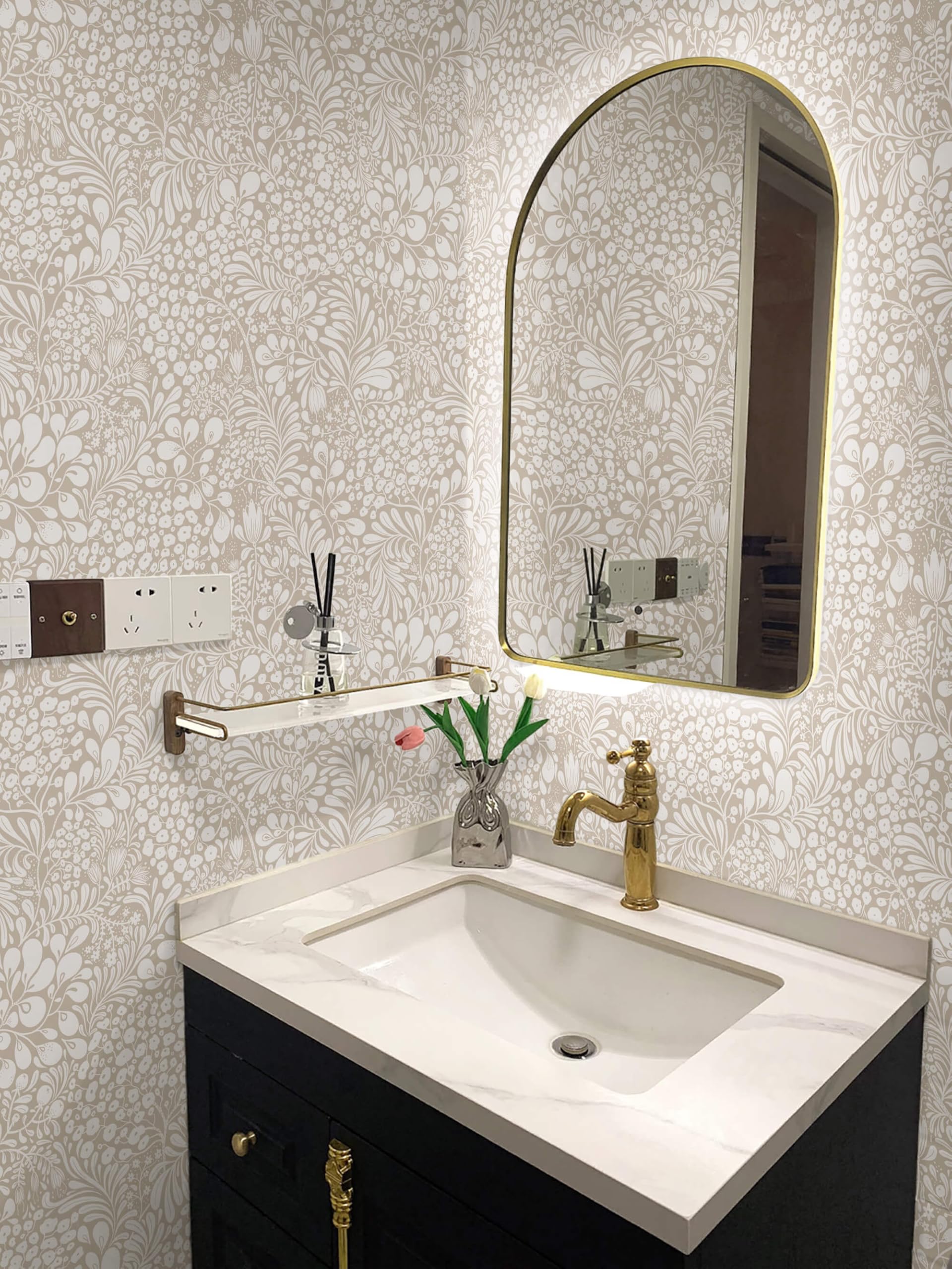 Heroad floral wallpaper ideal for entryways and bedrooms.
