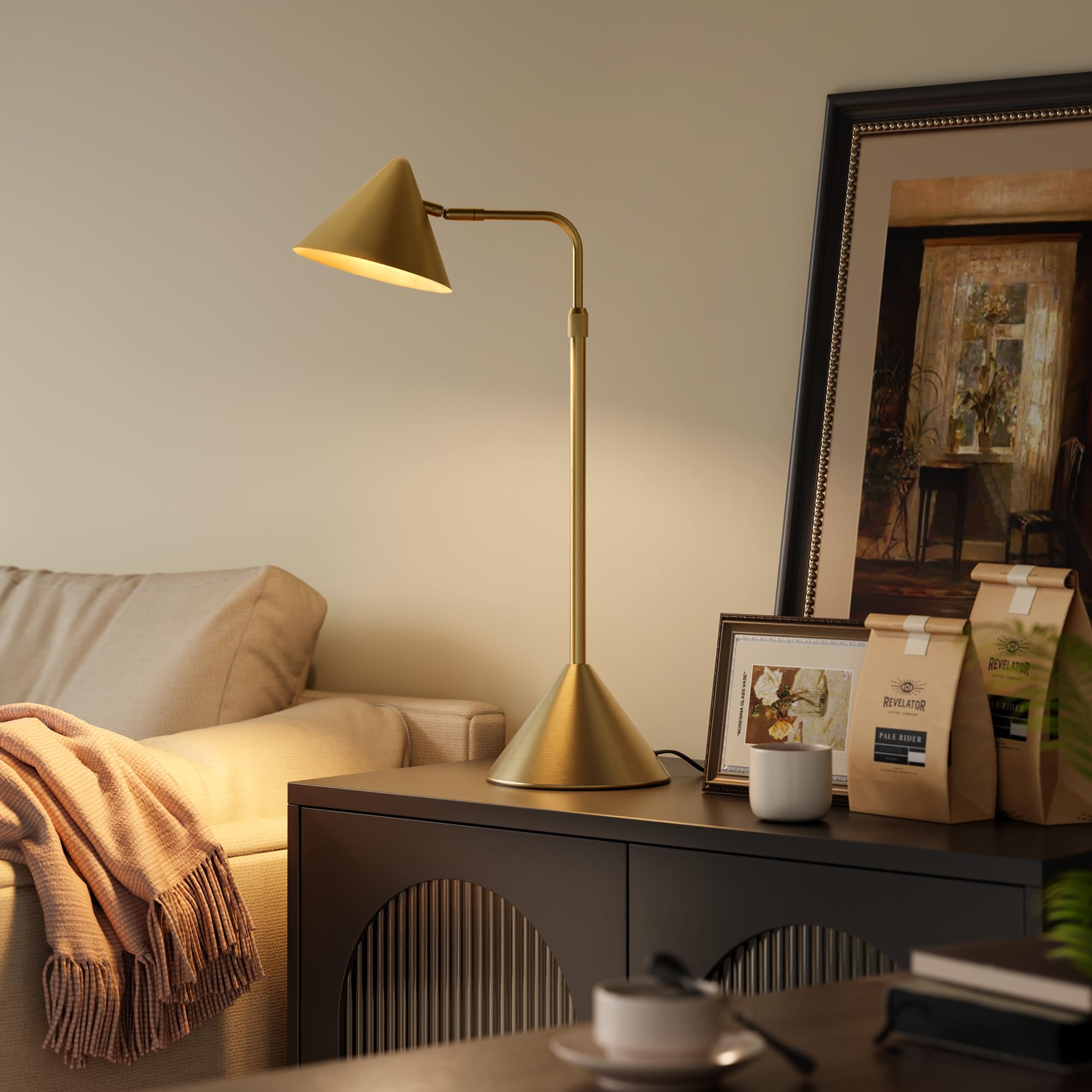HISEEGO gold lamp showing 2 m cord length for flexible placement