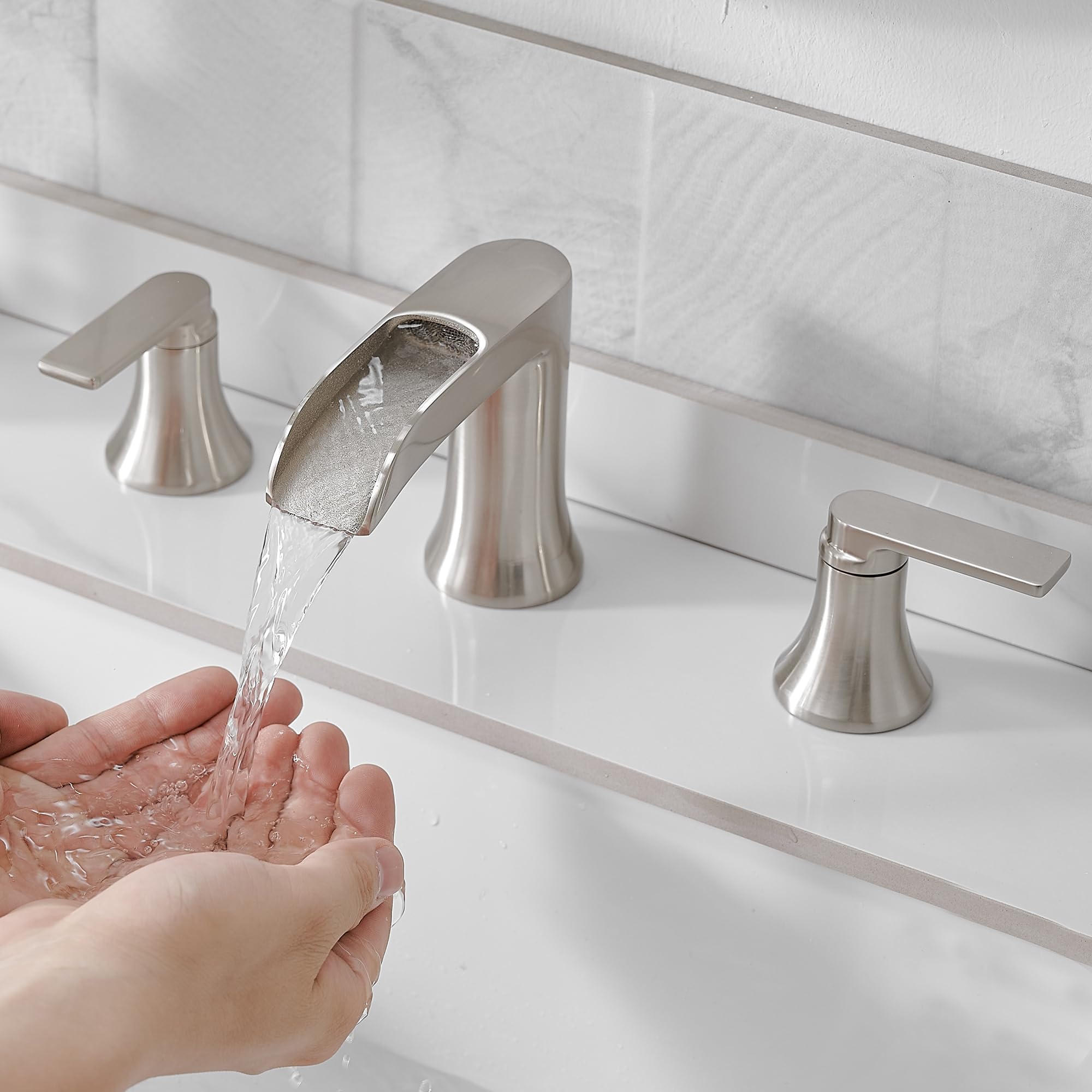 HOIGY brushed nickel finish resists water spots and dust.