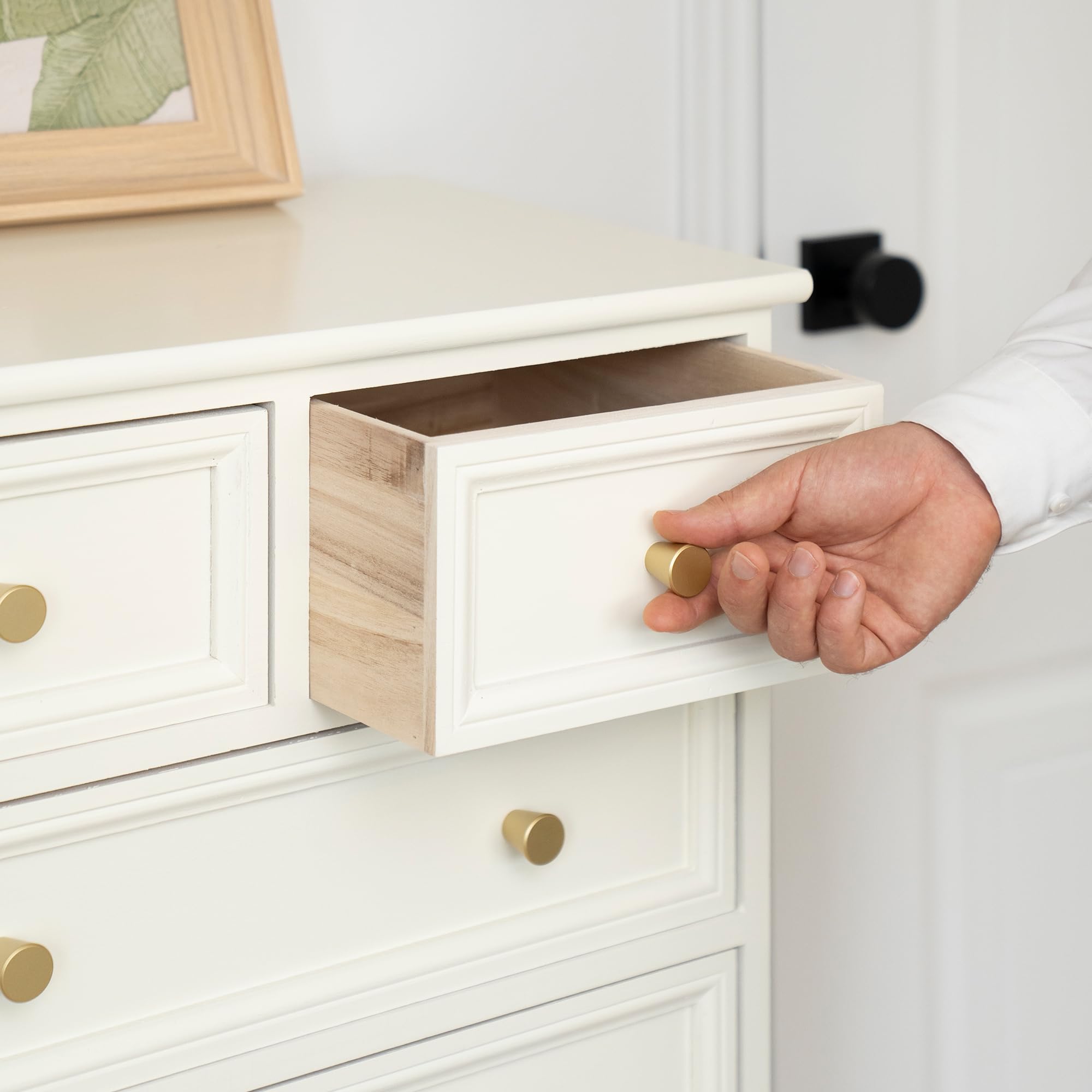 Homdiy installation step with gold knobs for reference