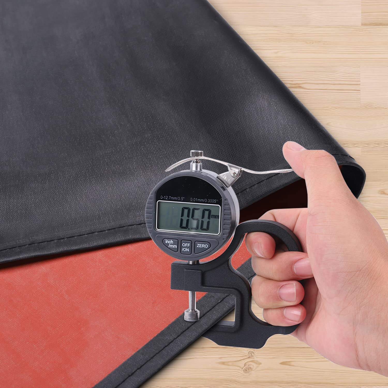 Homsolver adjustable neck strap apron offers a customizable, comfortable fit for all users.