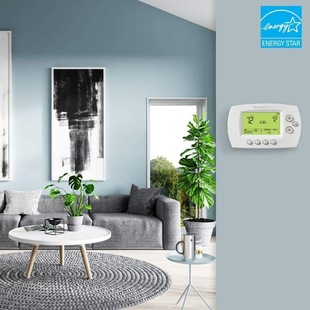 Honeywell Home RTH6580WF digital display showing 7-day programming and energy-saving options