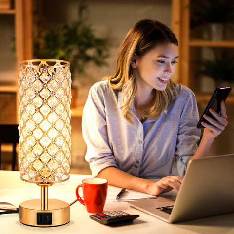 Hong-in lamp base with USB-C and USB-A ports for device charging.