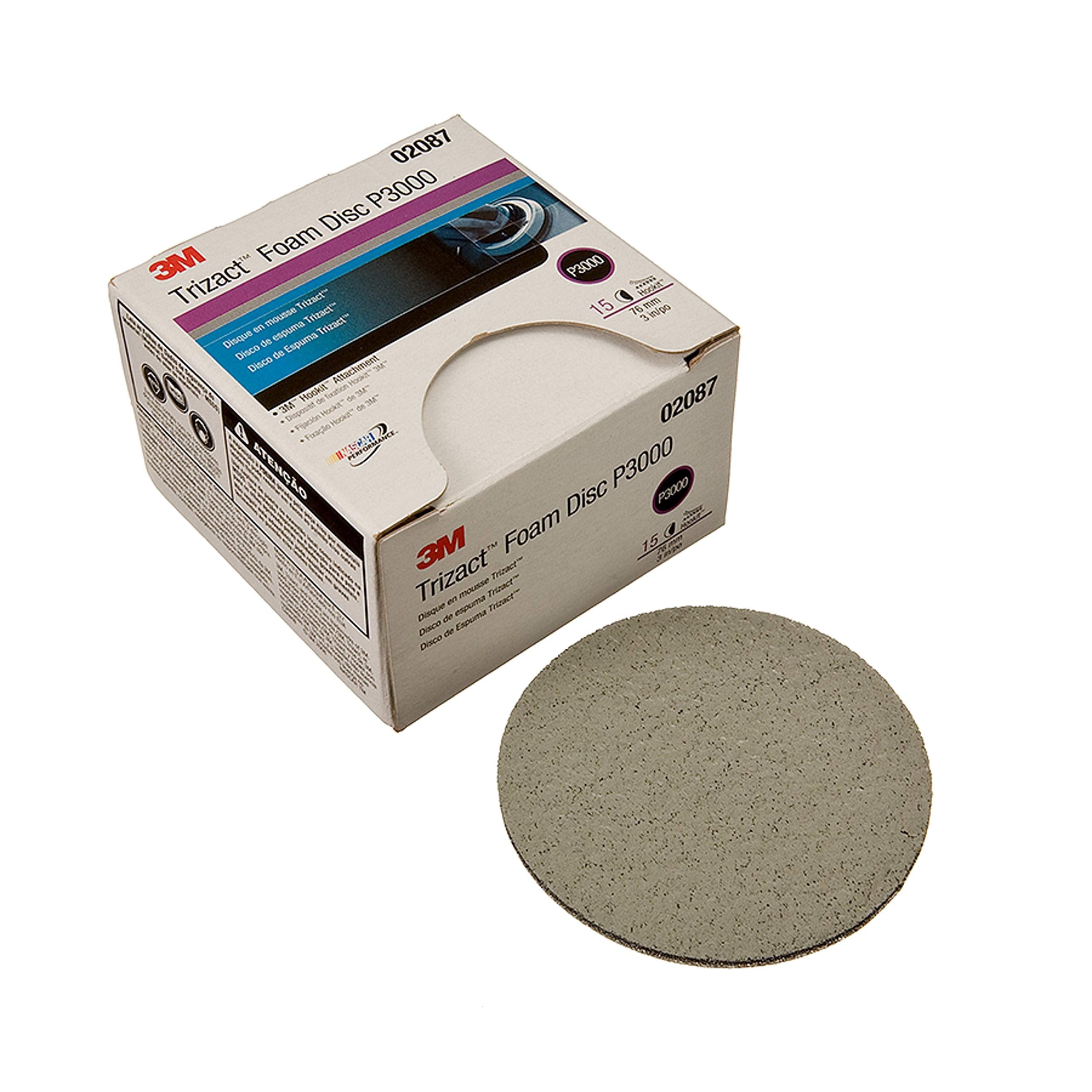 Hookit Trizact foam disc front view with uniform mineral structure for a smooth finish.