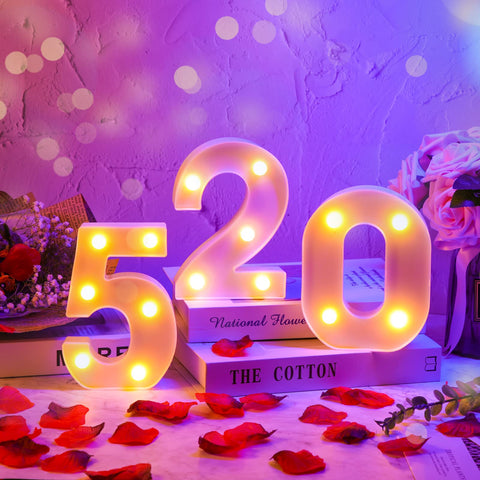 Hortsun white plastic marquee sign emits warm retro lighting
