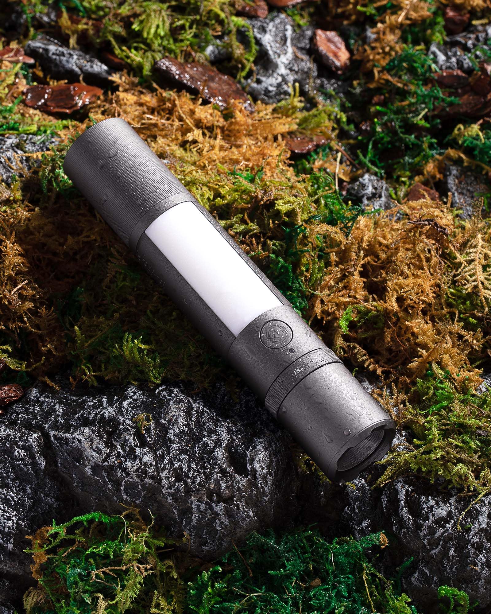 HOTO Emergency Flashlight magnetic base offers hands-free use on metal surfaces.