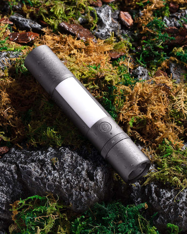 HOTO Emergency Flashlight magnetic base offers hands-free use on metal surfaces.