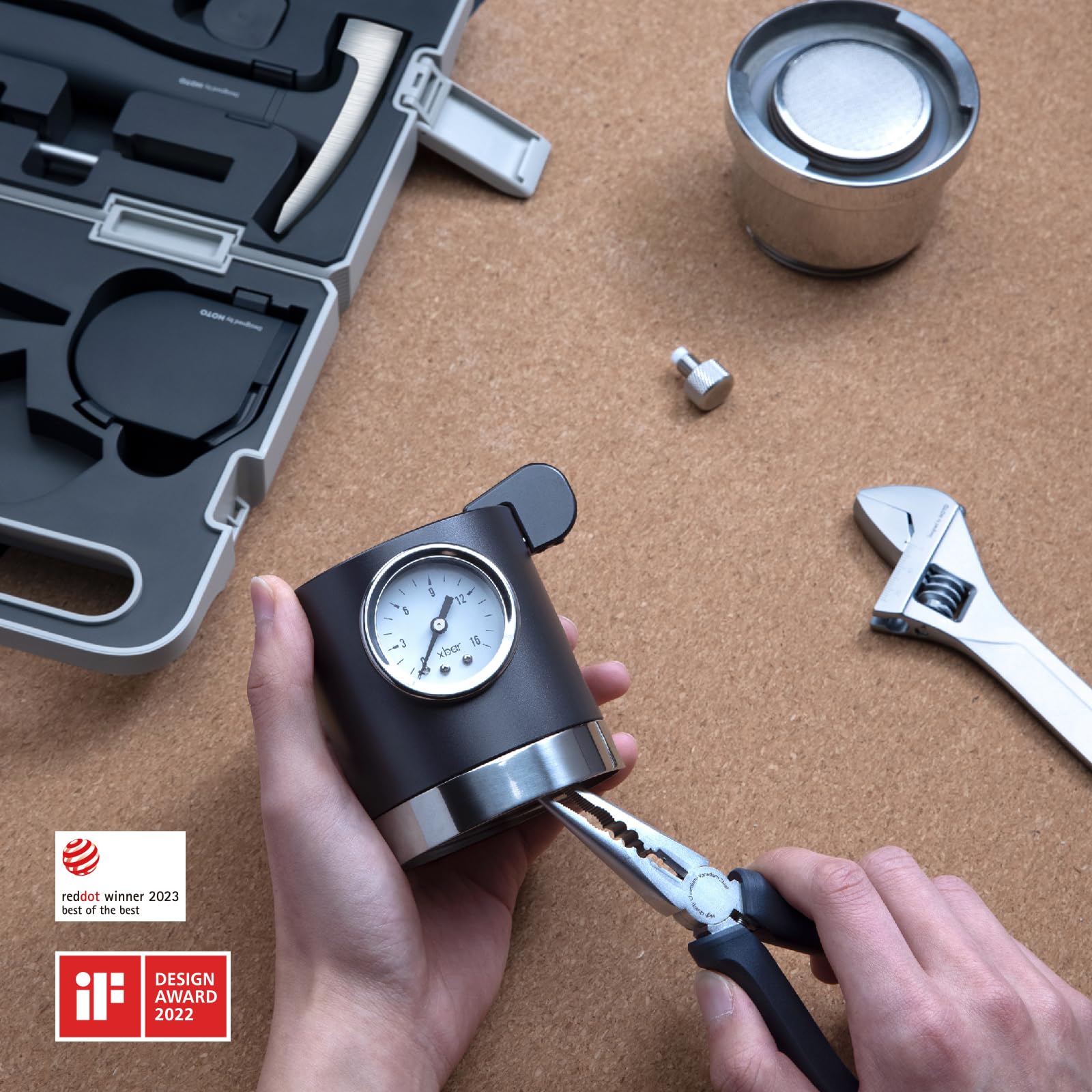 HOTO screwdriver with magnetic bit holder for precise screwdriving.