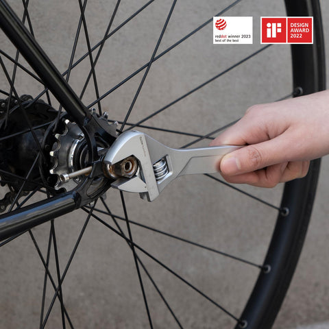 HOTO self-locking 10-foot tape measure for smooth measuring.