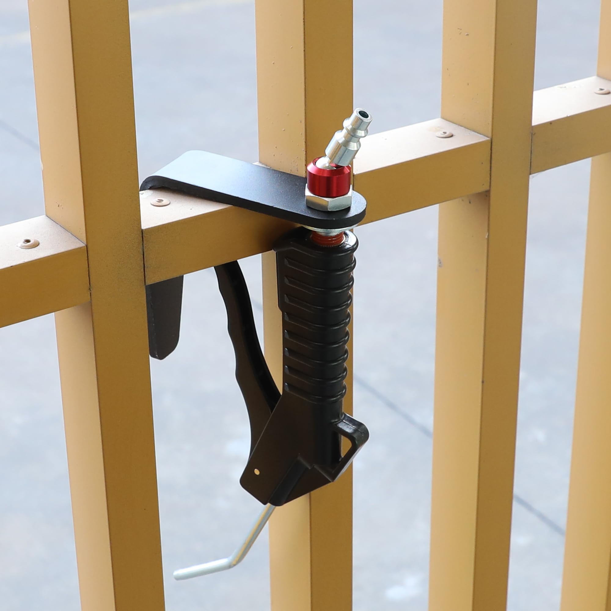 Hromee L-shaped hook keeps tools reachable while climbing ladders