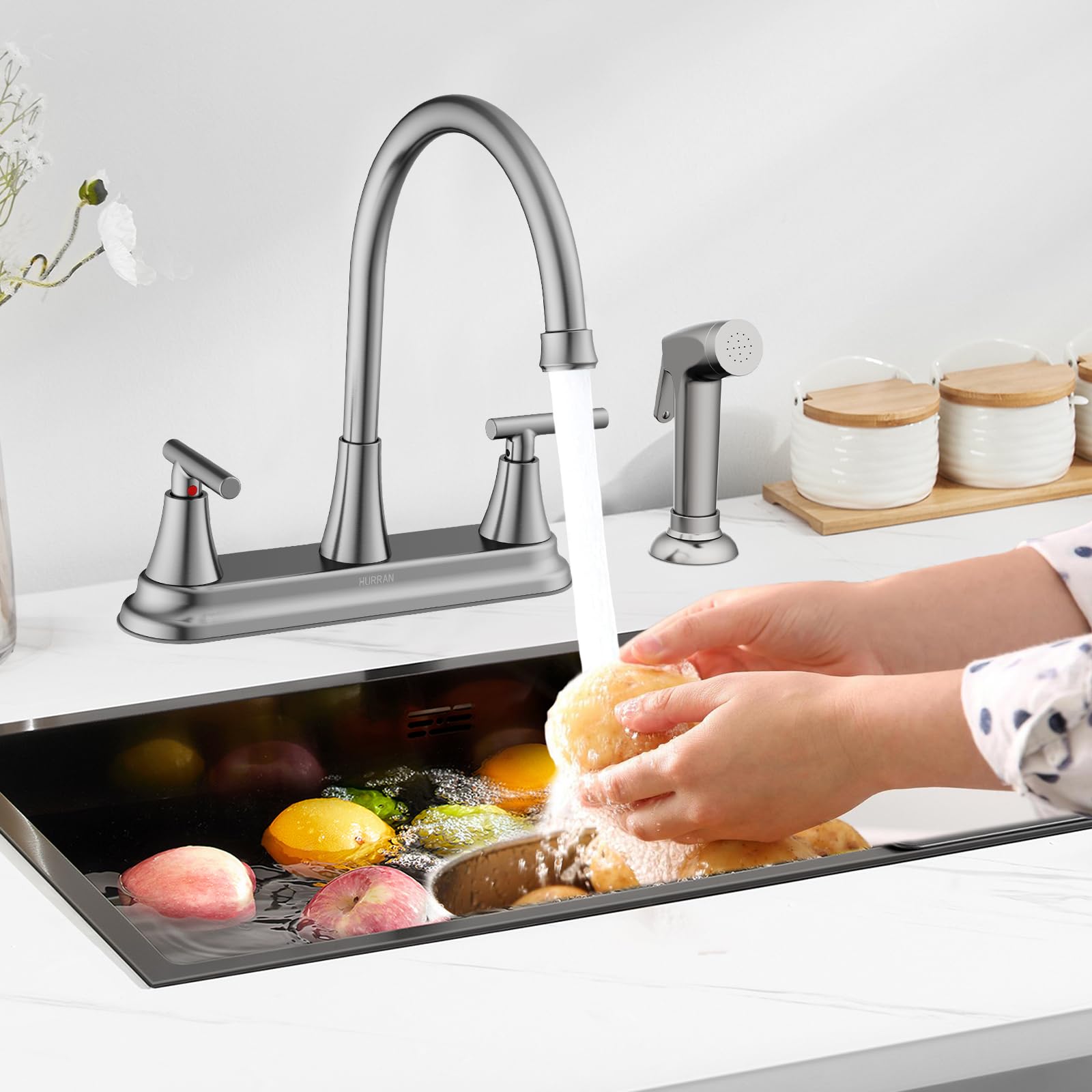 HURRAN dual-handle control with hot and cold markings for precise temperature.