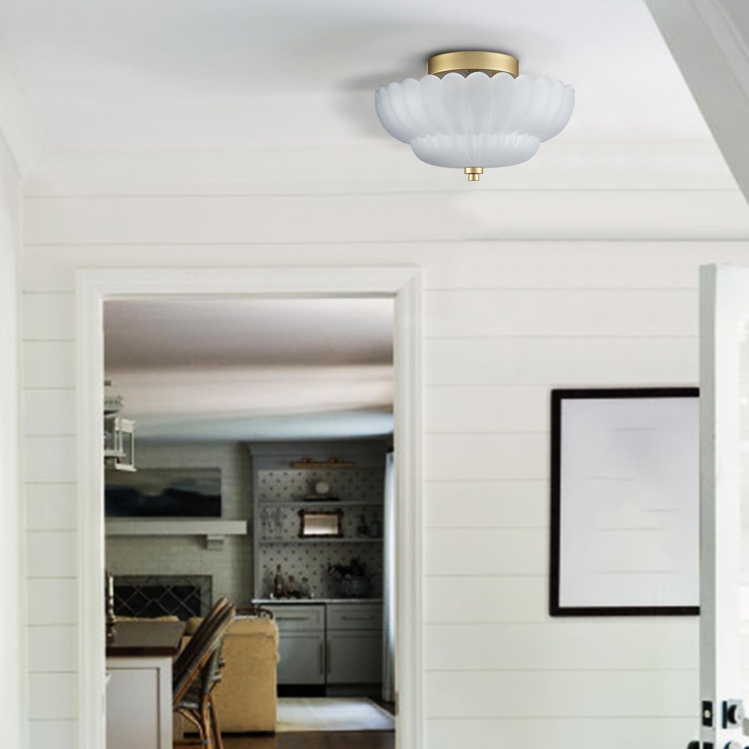 HYDELITE vintage-modern design complements a range of decor styles.
