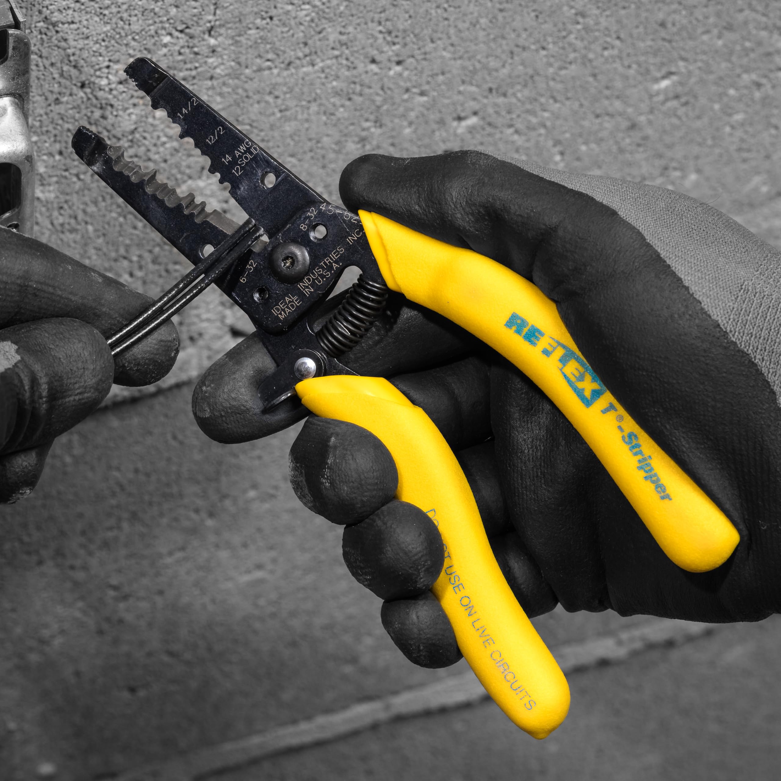 IDEAL Reflex T-Stripper ergonomic thumb rest for control
