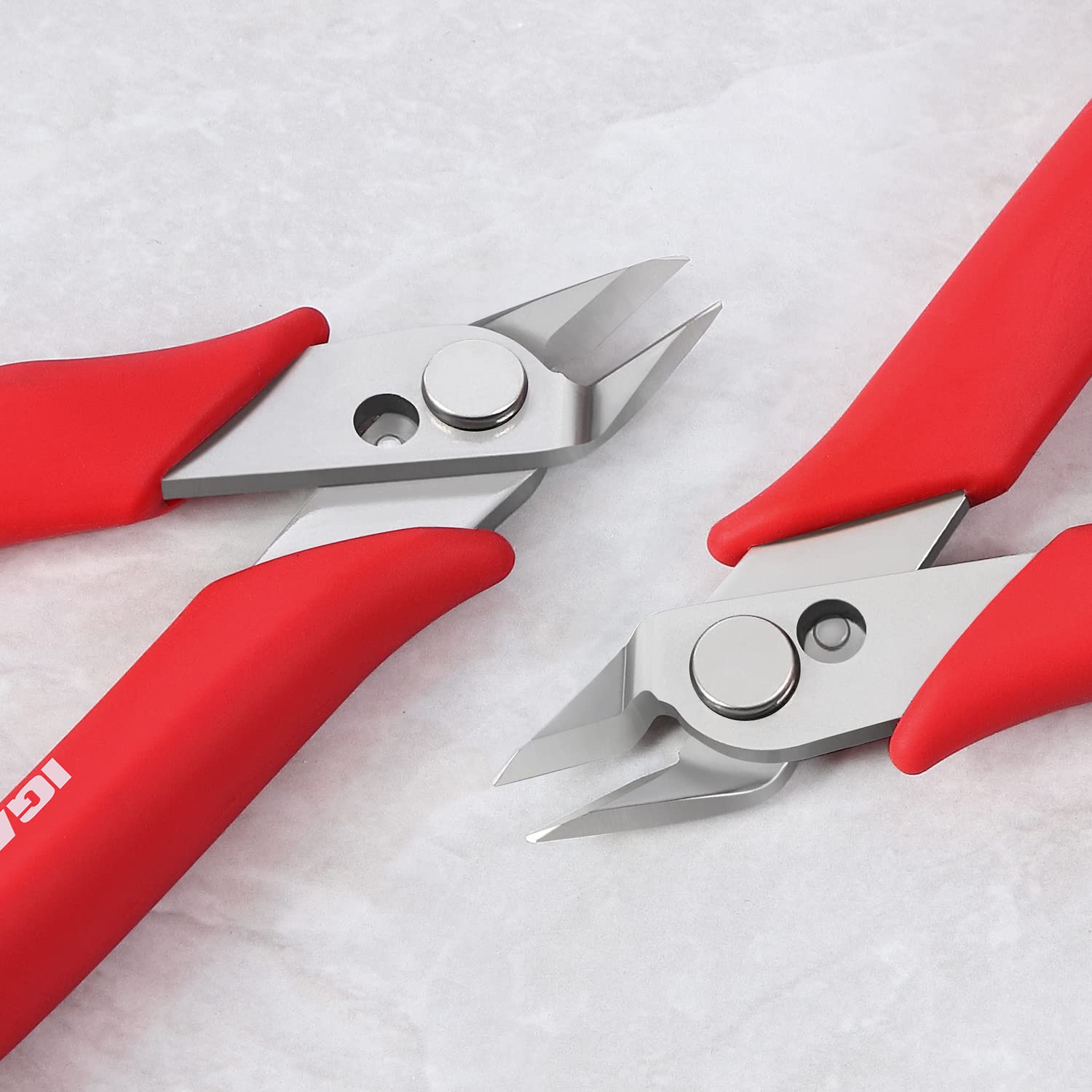 IGAN 170 cutter for electrical work and copper wire up to 18 AWG.