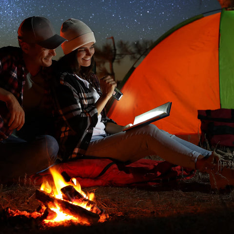 Oudain 4 Pieces Hand Crank Flashlight Solar Powered Rechargeable Flashlight Survival Emergency Hand Crank LED Lantern Snap Carabiner Torch for Outdoor Sports Camping Hiking Christmas Child Shoeboxes