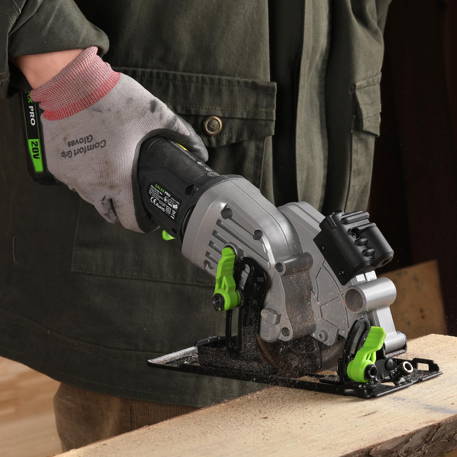 Vacuum adaptor connected to GALAX PRO for dust control.