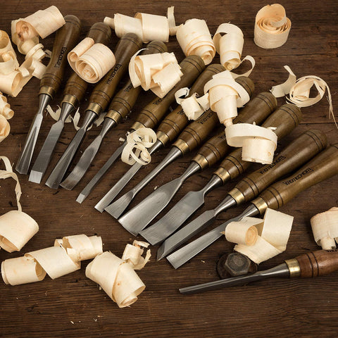 IMOTECHOM teak handle provides comfortable grip during carving tasks