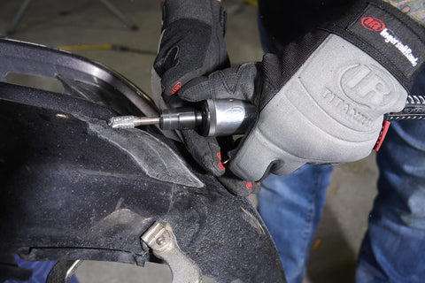 Ingersoll Rand 307B includes 1/4" and 6 mm collets for attachment versatility
