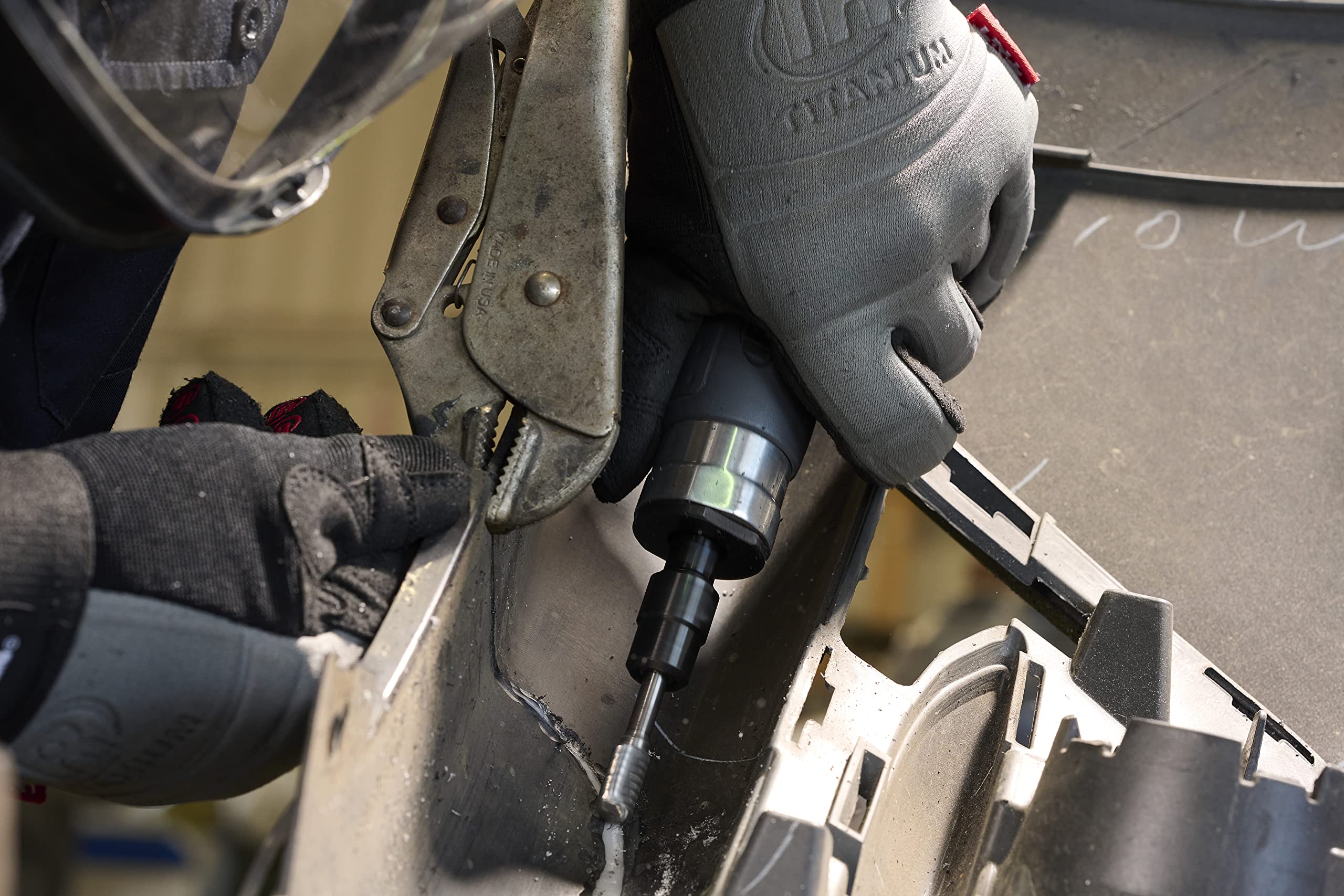 Ingersoll Rand 308B in use for deburring and light finishing tasks