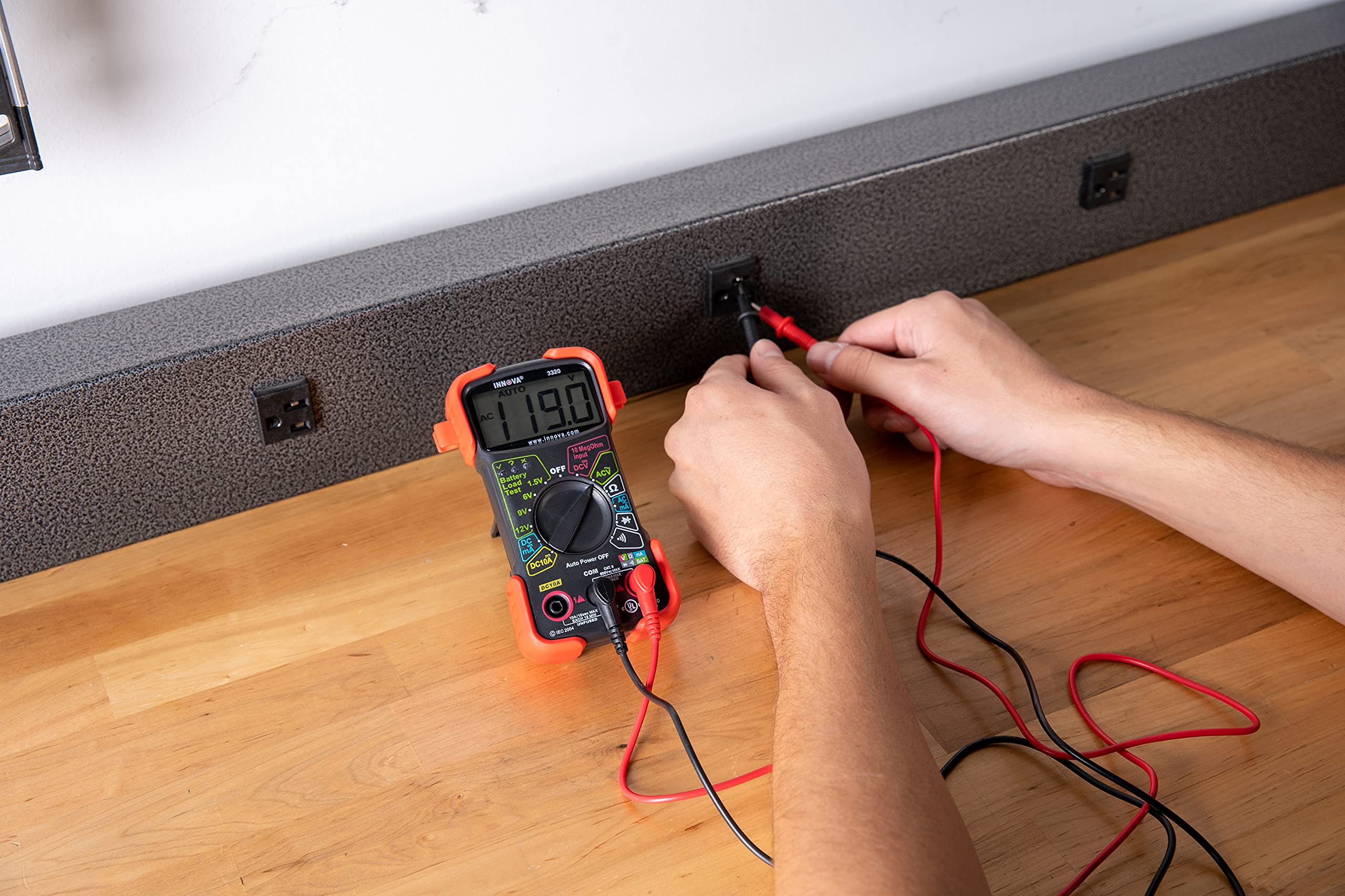 INNOVA 3320 LED battery status indicators for quick health checks