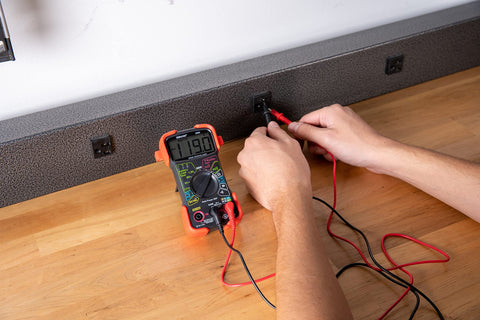 INNOVA 3320 LED battery status indicators for quick health checks