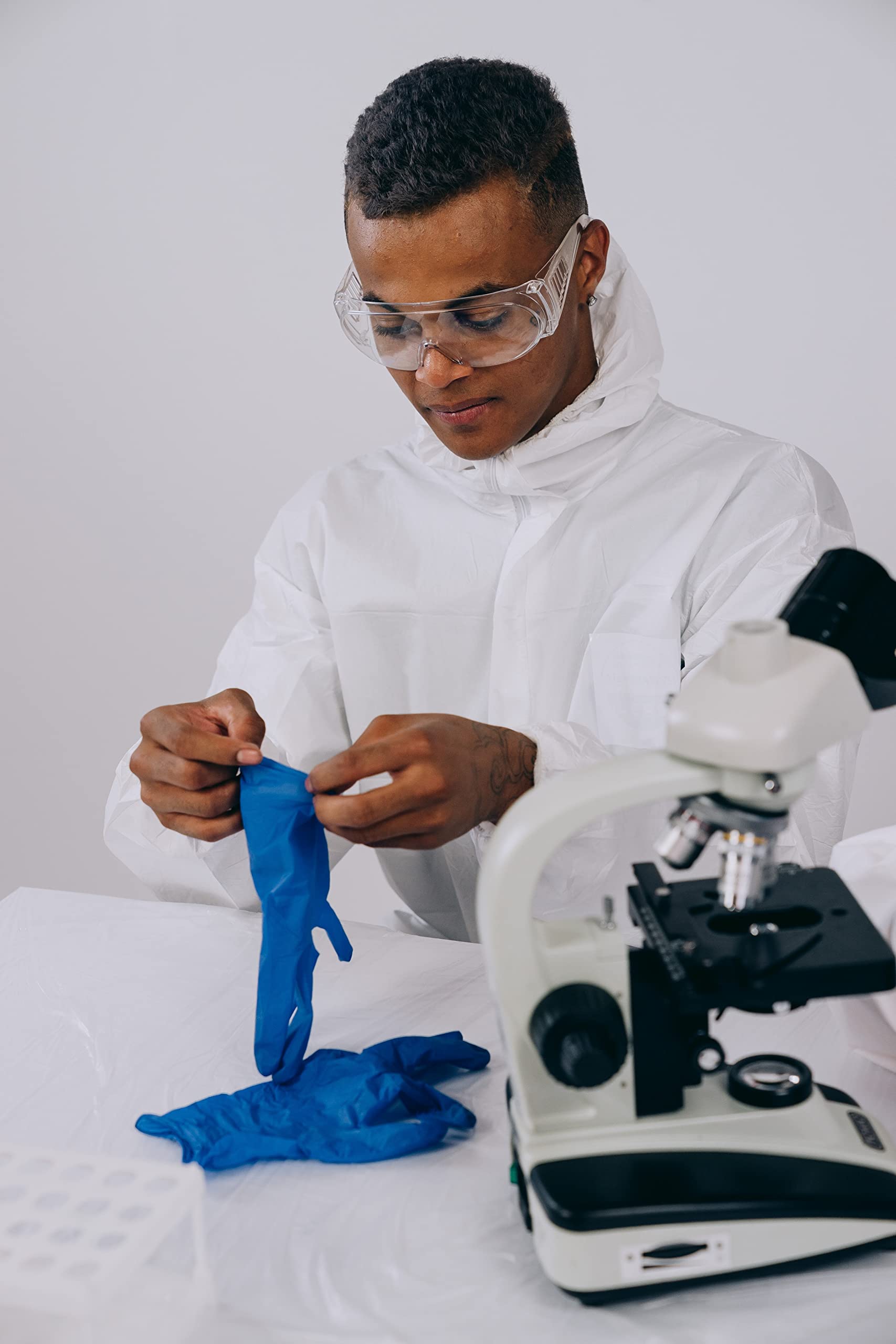Cobalt blue color swatch from Inspire nitrile gloves for quick size ID