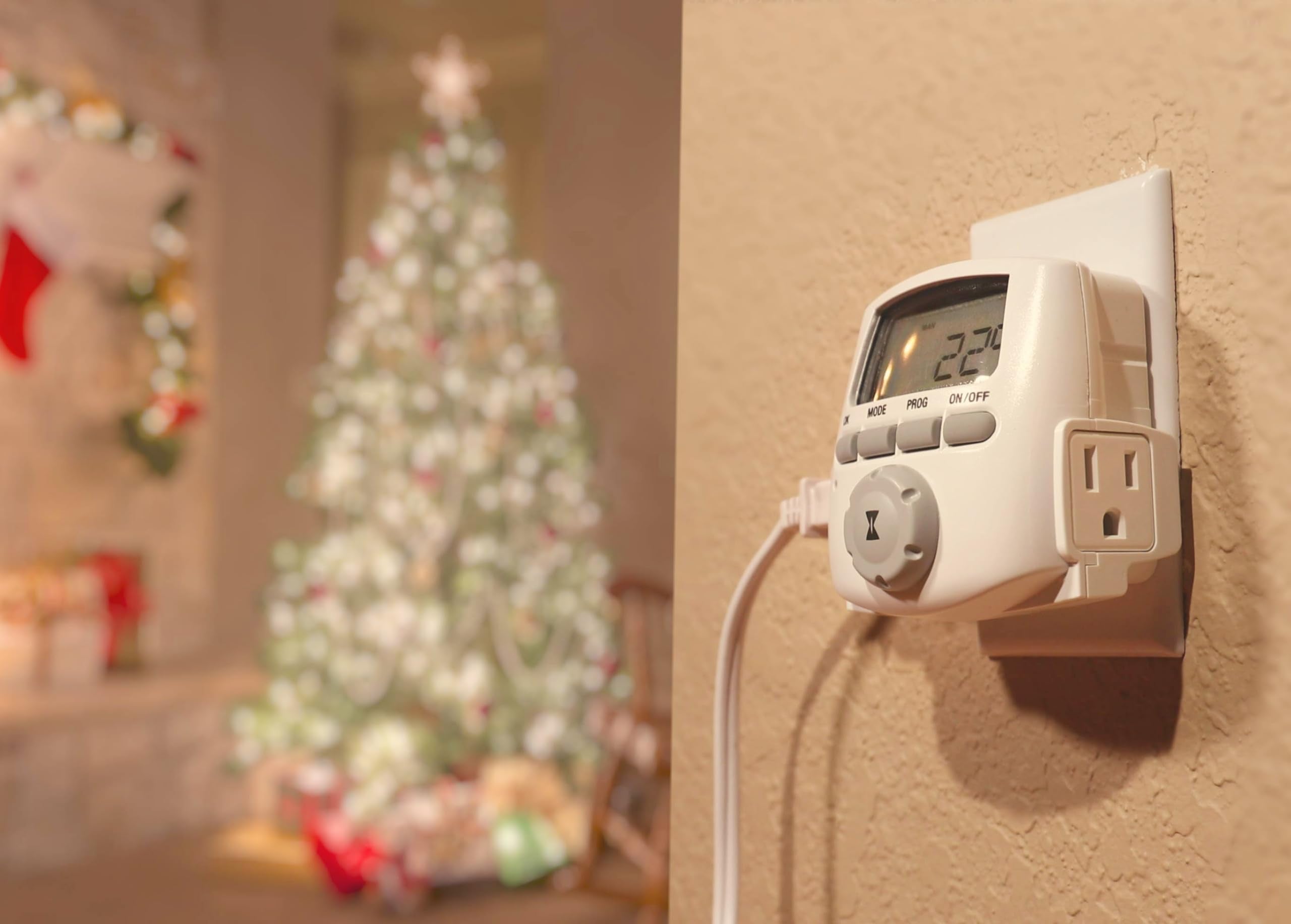Intermatic DT620 used with table lamps and holiday lights for automation.