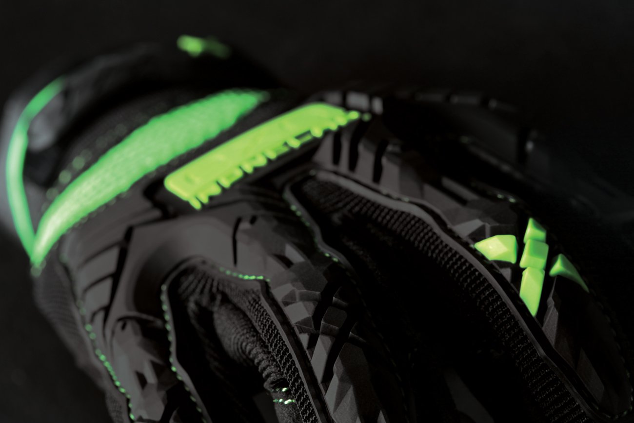 Ironclad gloves featuring anti-vibration pads reduce fatigue during heavy tool use