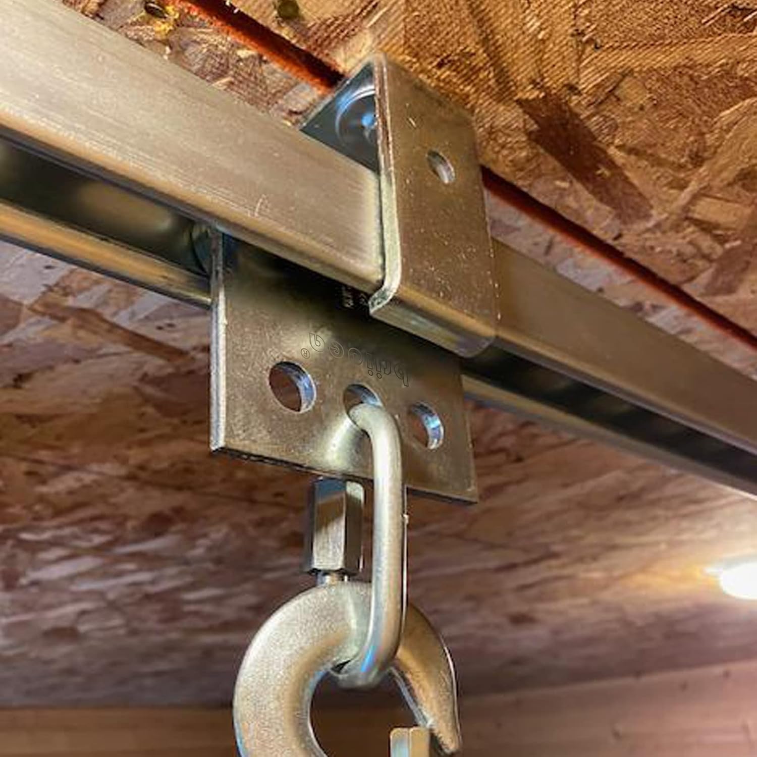 IRONROBUST garage storage track enables organized, efficient space utilization.