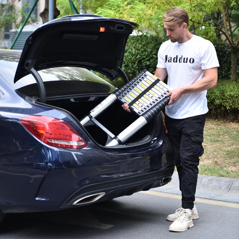 JADDUO ladder ideal for painting walls safely.