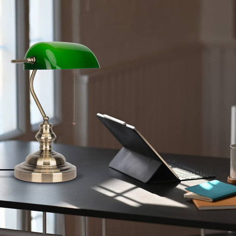 JCPYIUL pull-chain desk lamp provides easy on/off control.