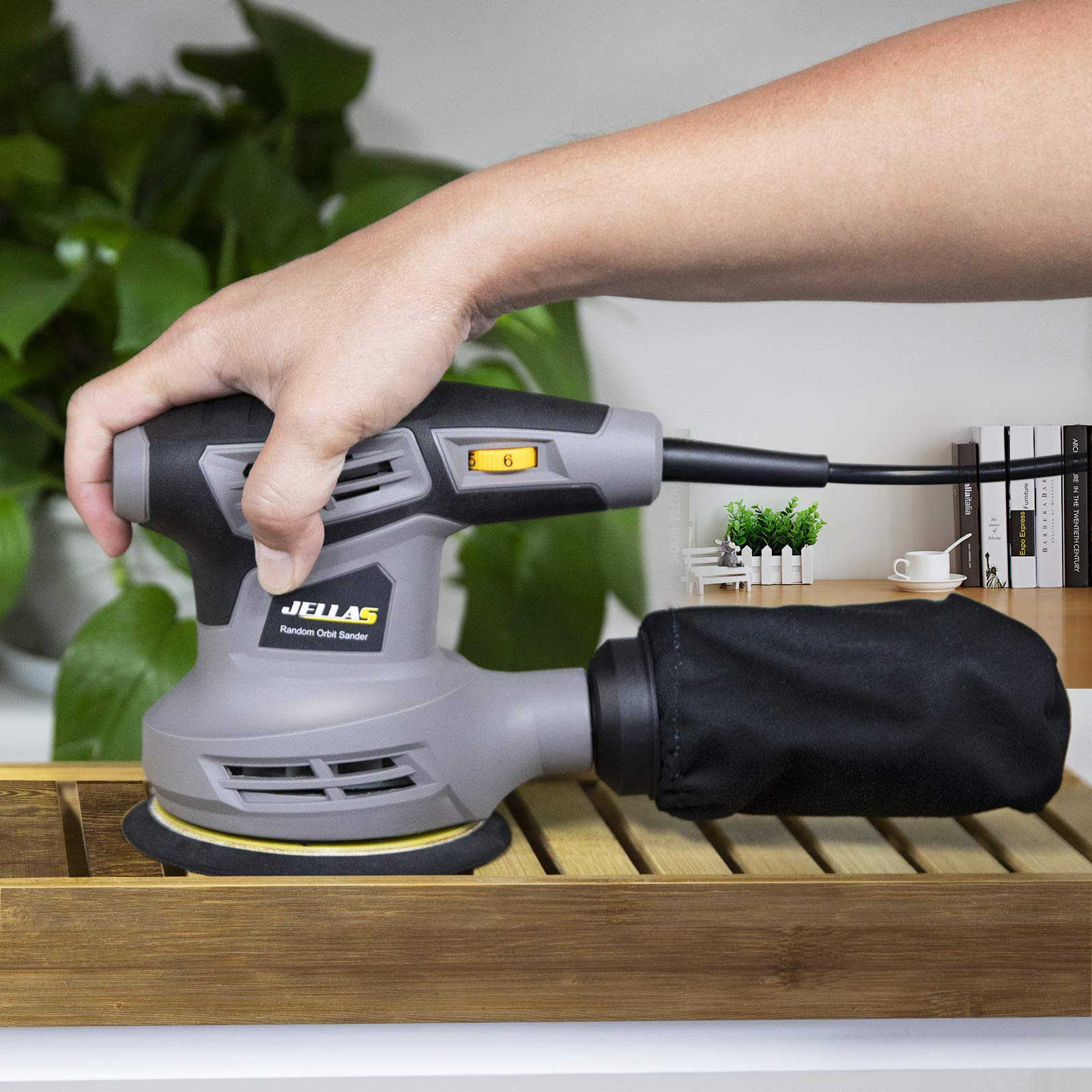 Jellas OS280 features eight vacuum holes for efficient dust pickup