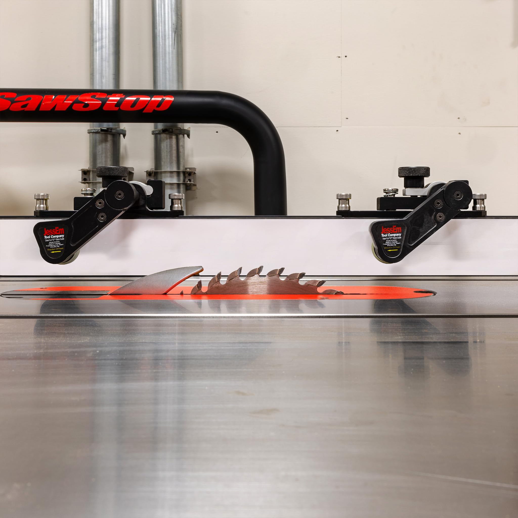 JessEm quick-lock clamps enable fast, repeatable setup.