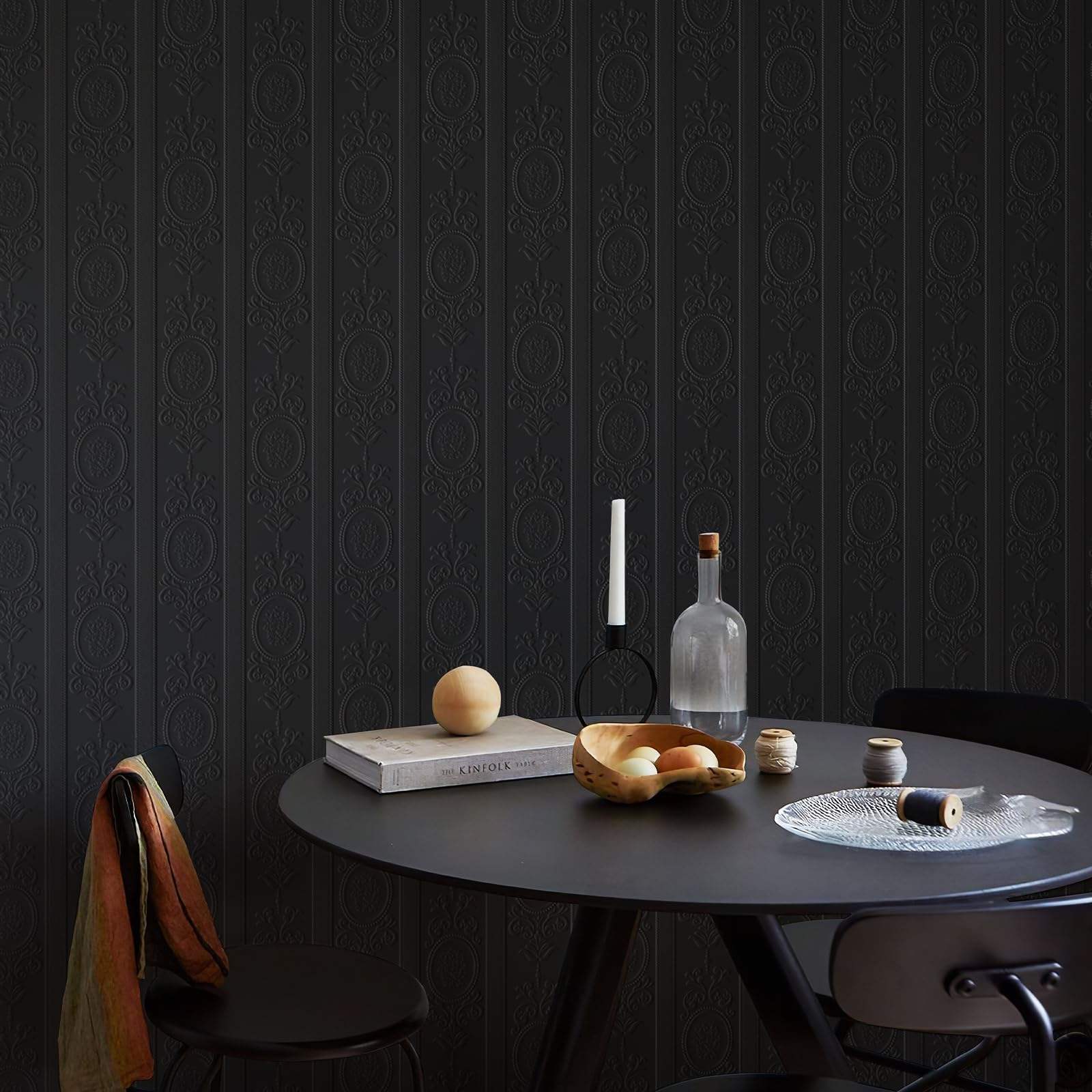 JiffDiff removable wallpaper leaves no residue behind