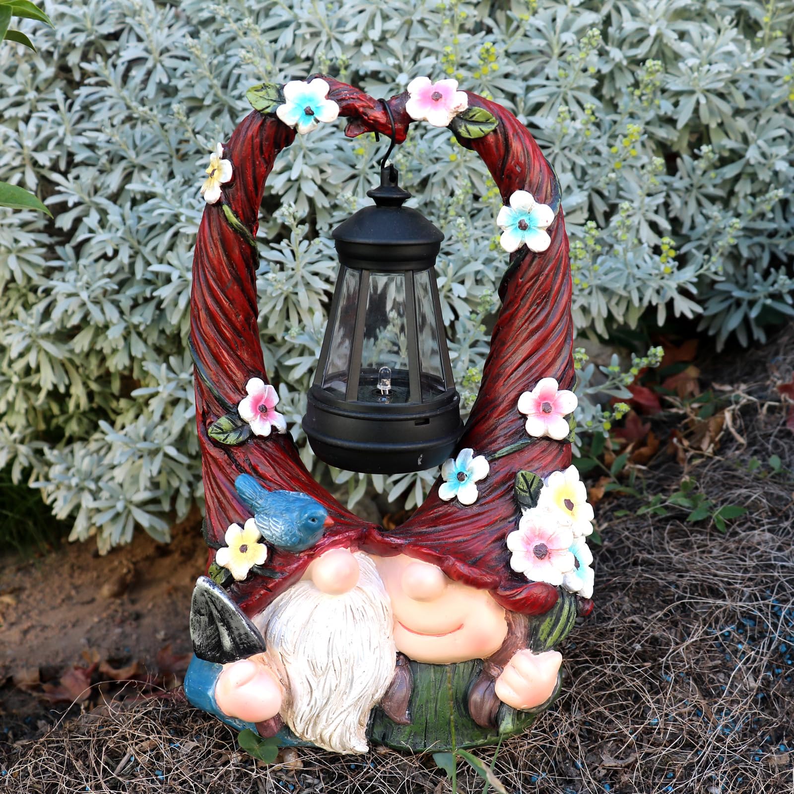 Joint Honglin resin gnome close-up shows detailed craftsmanship