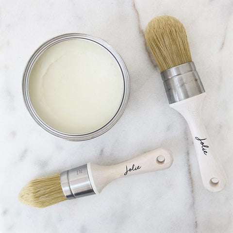 Jolie Clear Finishing Wax demonstrates matte finish that buffs to subtle sheen