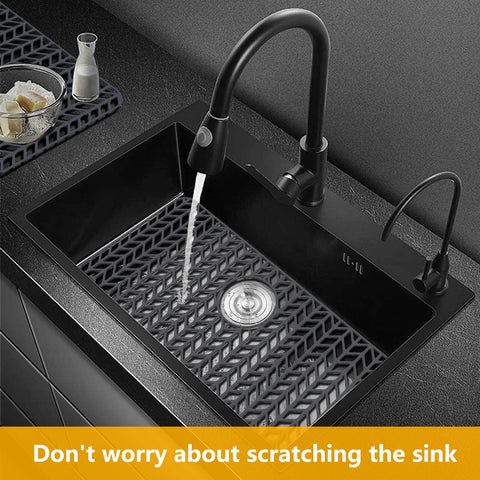 JOOKKI mat provides a stable base to prevent glassware tipping.