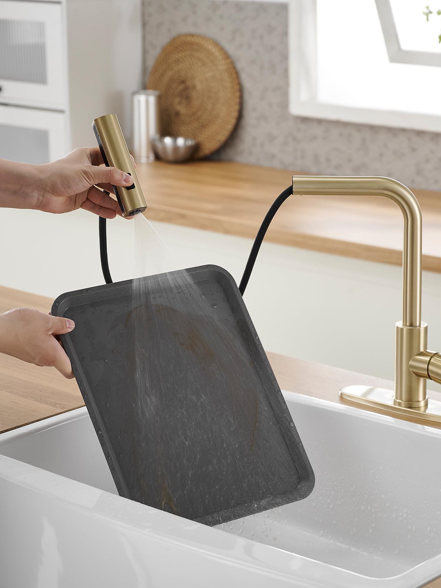 JOOM Gold faucet single-handle control for easy temperature adjustments