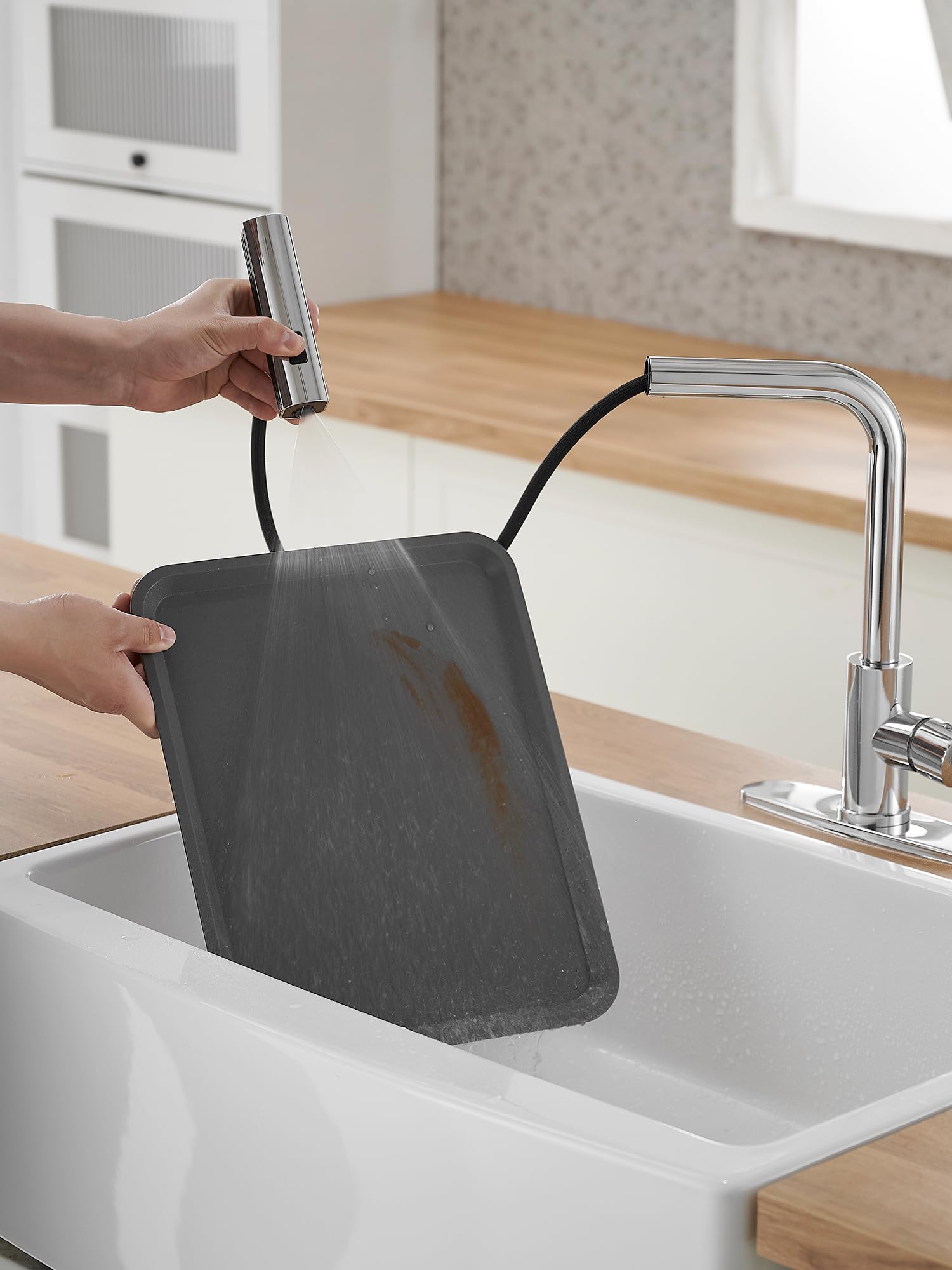 JOOM three-function sprayer offers powerful, gentle, and sweeping modes.