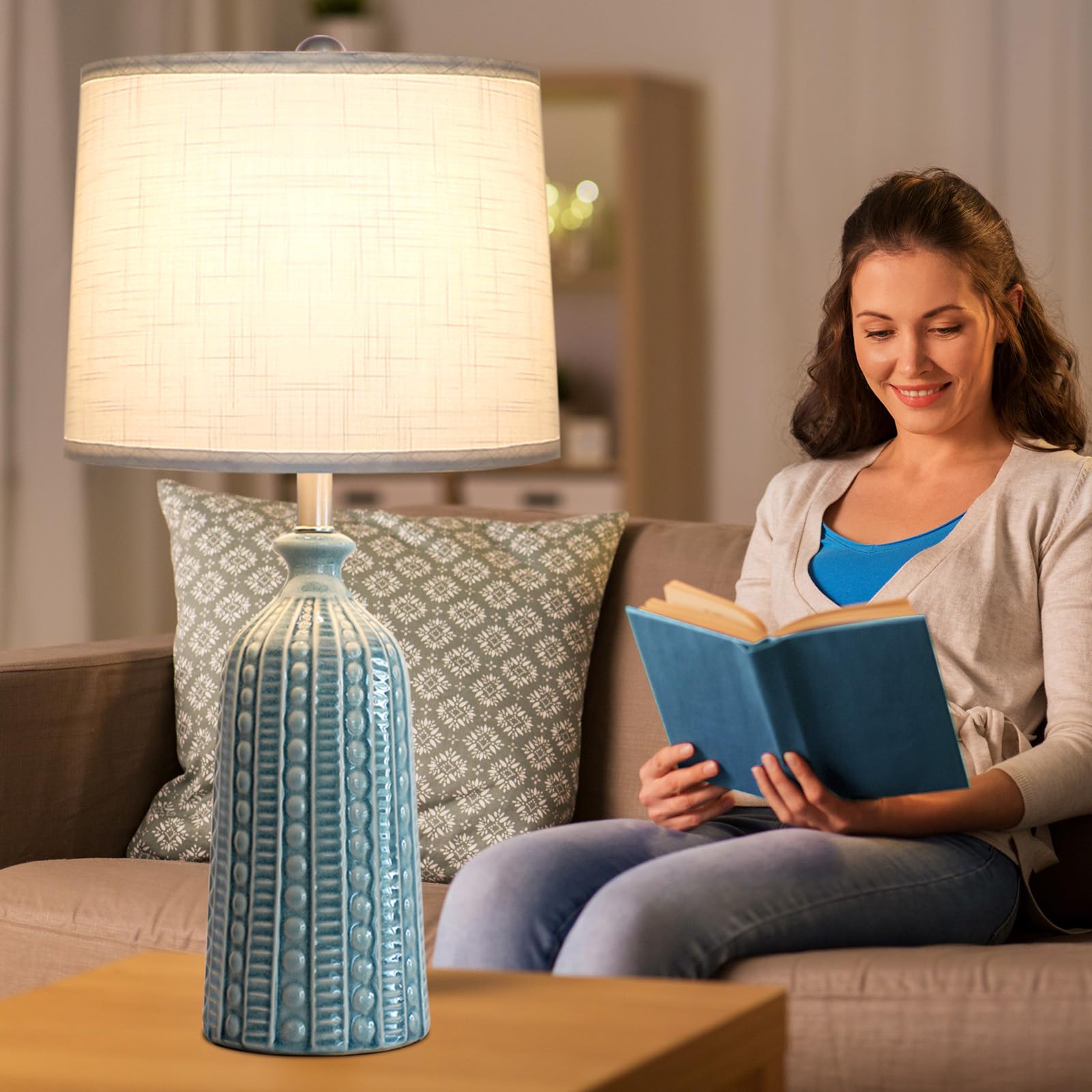 JUNNAI green ceramic table lamp in living room setup for modern decor.
