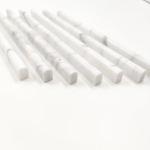 Jusmioke kitchen backsplash using Carrara marble pencil liner for precise edging.