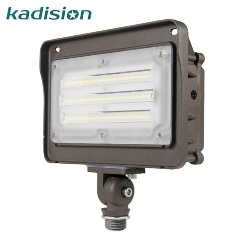 Kadision 5000K daylight flood light delivers clear outdoor visibility.
