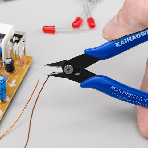 Ergonomic rubber-grip handles on KAIHAOWIN blue cutters.