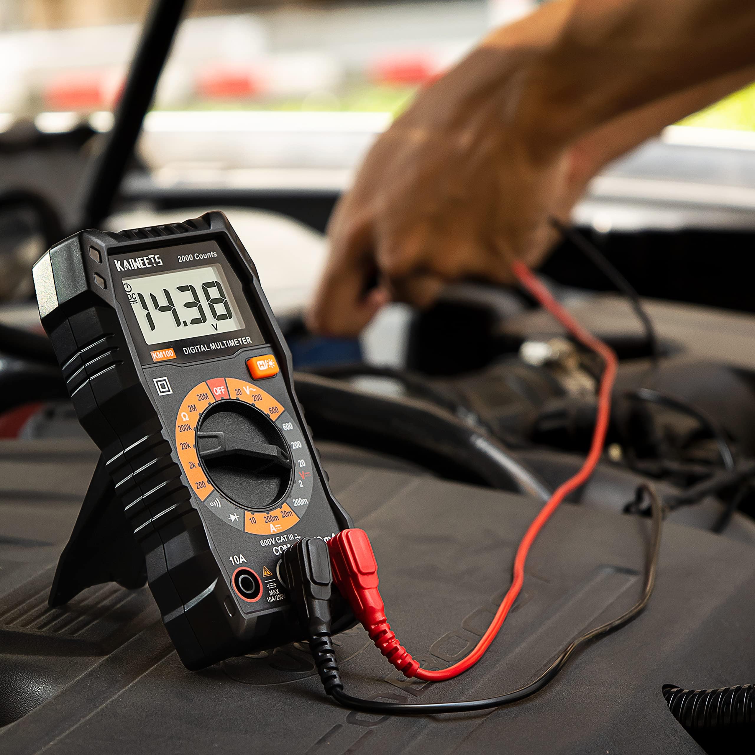 Kaiweets digital multimeter measures resistance with stable readings.